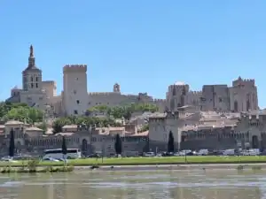 Avignon + hilltop villages 7h
